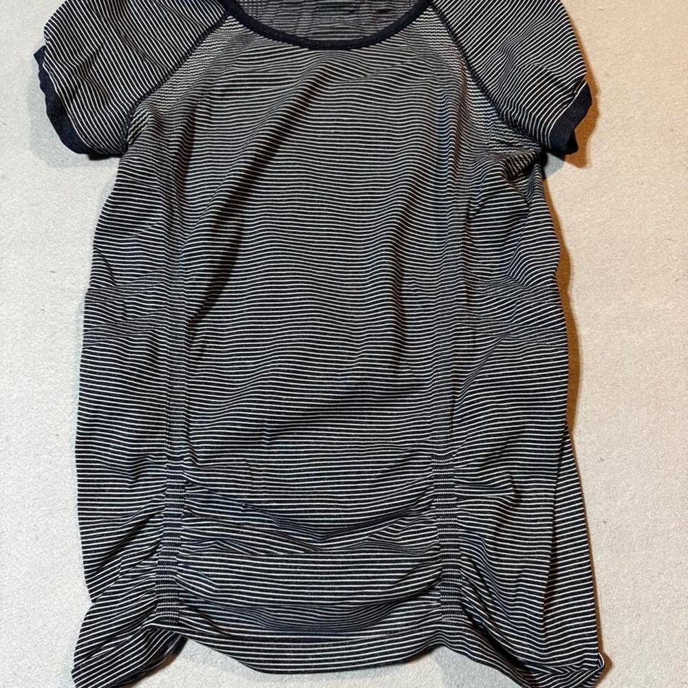 Athleta Women's Grey and Black Blouse